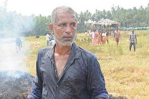കീഴാറ്റൂരില് ബൈപ്പാസ് നിര്മ്മാണം തടയും;മുഖ്യമന്ത്രിയുടെ കോലം കത്തിച്ച് വയല്ക്കിളികള്