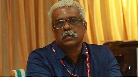 ശിവശങ്കറും ചാര്ട്ടേഡ് അക്കൗണ്ടന്റും തമ്മിലുള്ള വാട്സ്ആപ്പ് ചാറ്റ് പുറത്ത്; പണമിടപാടില് ഇടപെട്ടില്ലെന്ന മൊഴി പൊളിഞ്ഞു