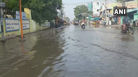 തമിഴ്നാട്ടില് ശക്തമായ മഴ, മൈലാപ്പൂരില് റെക്കോര്ഡ് പേമാരി, 178 മില്ലിമീറ്റര്; താഴ്ന്ന പ്രദേശങ്ങള് വെളളത്തിന്റെ അടിയില്
