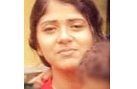 കോഴിക്കോട് വിദ്യാര്ത്ഥിനി വീടിനുള്ളില് തീകൊളുത്തി മരിച്ച നിലയില്