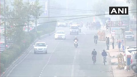 തണുത്ത് വിറച്ച് തലസ്ഥാനം; നവംബറില് അതിശൈത്യം ഡല്ഹിയില് അനുഭവപ്പെടുന്നത് 17 വര്ഷങ്ങള്ക്ക് ശേഷം