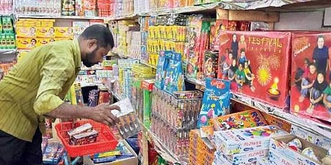 'പടക്കം പൊട്ടിച്ച് ദീപാവലി ആഘോഷിക്കേണ്ട'- നിരോധനവുമായി സംസ്ഥാനങ്ങള്