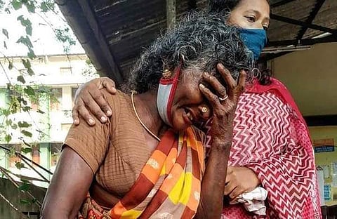 കണ്ണു തുറക്കു, എഴുന്നേറ്റു വരൂ മോനേ; നൊമ്പരക്കാഴ്ചയായി കണ്ണമ്മ; പന്ത്രണ്ടു വർഷം മുമ്പു വീടുവിട്ട മകനെ അവസാനമായി കണ്ട് അമ്മ- വിഡിയോ