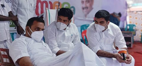 ആറാംദിനം നിരാഹാരസമരം അവസാനിപ്പിച്ച് ഡീന് കുര്യാക്കോസ്