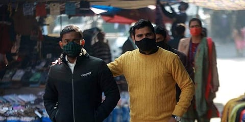സാമൂഹിക അകലം പാലിക്കുന്നതില് വീഴ്ച, ഡല്ഹിയില് നിന്നുള്ള കാഴ്ച/ ദി ന്യൂ ഇന്ത്യന് എക്സ്പ്രസ് ചിത്രം