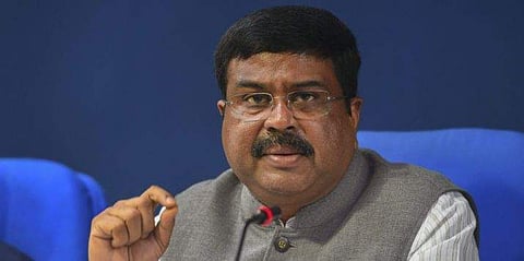 ഡല്ഹിയില് തോറ്റതുകൊണ്ടല്ല പാചകവാതക വില കൂട്ടിയത്; വിശദീകരണവുമായി പെട്രോളിയം മന്ത്രി
