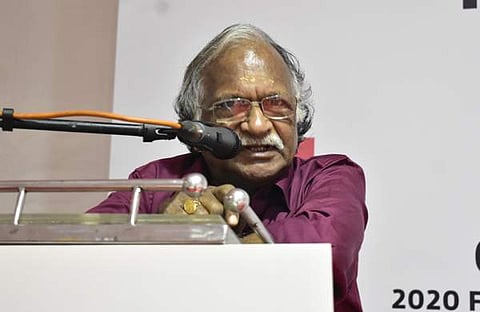 'അതുകൊണ്ടാണ് എത്ര സന്ധ്യകള് ചാലിച്ചു ചാര്ത്തീ ഇത്രയും അരുണിമ നിന് കവിളില് എന്നെഴുതിയത്'