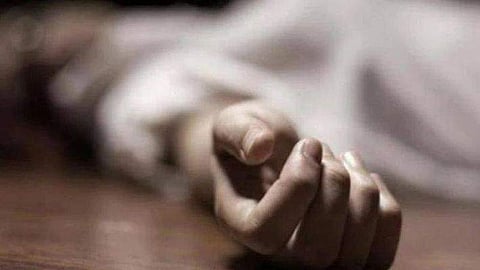 കൊല്ലത്ത് ദമ്പതിമാര് വീട്ടിനുള്ളില് മരിച്ച നിലയില്