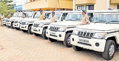 പൊലീസ് സ്റ്റേഷനുകളിലേക്ക് ബൊലേറോ ജീപ്പുകള് വാങ്ങിയതിലും ദുരൂഹത; വാങ്ങിക്കൂട്ടിയത് രജിസ്ട്രേഷന് കാലാവധി തീരാന് പോവുന്ന വാഹനങ്ങളെന്ന് ആരോപണം