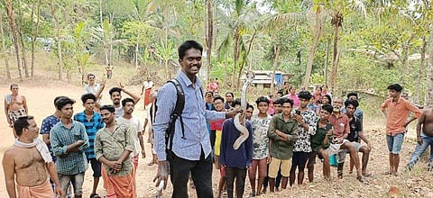 ആശുപത്രി വാസം കഴിഞ്ഞ് പാമ്പുകളുടെ ഇടയിലേക്ക്, മൂര്ഖനെ പിടിച്ച് വാവ സുരേഷ് വീണ്ടും രംഗത്ത്