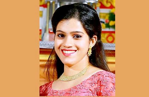 പള്ളിയില് പോകാന് ഒരുങ്ങാന് മുറിയില് പോയ നവവധു തൂങ്ങിമരിച്ച നിലയില്, ദുരൂഹത