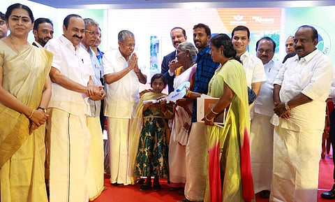 ഭവന രഹിതരായ പാവങ്ങള് ഉണ്ടാവില്ല; എല്ലാവര്ക്കും വീട്; രാജ്യത്തിന് മാതൃകയെന്ന് പിണറായി