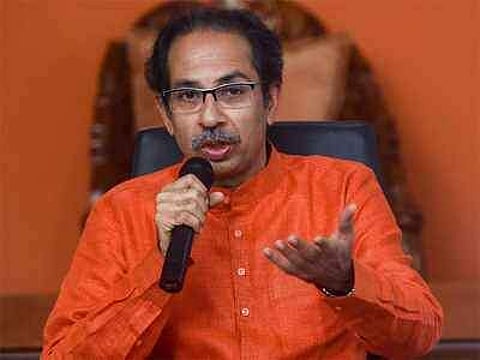 തെലങ്കാനയ്ക്ക് പിന്നാലെ മഹാരാഷ്ട്രയും; സര്ക്കാര് ജീവനക്കാരുടെ ശമ്പളം 60 ശതമാനം വരെ വെട്ടിച്ചുരുക്കും