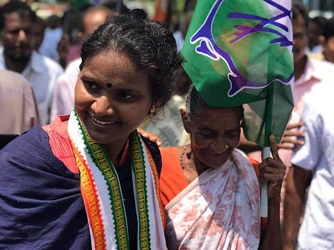 രമ്യ ഹരിദാസ് തെരഞ്ഞെടുപ്പ് പ്രചാരണ വേളയില്/ ചിത്രം: ഫെയ്സ്ബുക്ക്