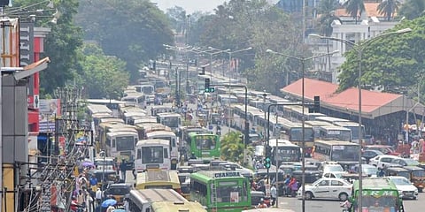 മിന്നല് പണിമുടക്ക്: 140 ജീവനക്കാര്ക്ക് കെഎസ്ആര്ടിസിയുടെ നോട്ടീസ്; ഏഴ് ദിവസത്തിനുള്ളില് മറുപടി നല്കണം