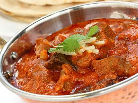 പലചരക്ക്, പഴം, പച്ചക്കറി കടകള്, പാല് ബൂത്തുകള്, മീന്, ഇറച്ചി വില്പ്പന കേന്ദ്രങ്ങള് തുറക്കാം; ഹൈവേ ധാബകള്ക്കും ഇളവ്