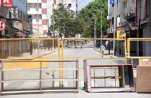 പൊതുഗതാഗതത്തിനുള്ള വിലക്ക് തുടരും ; കേന്ദ്ര-സംസ്ഥാന സര്ക്കാര് ഓഫീസുകള് അടഞ്ഞു തന്നെ കിടക്കും