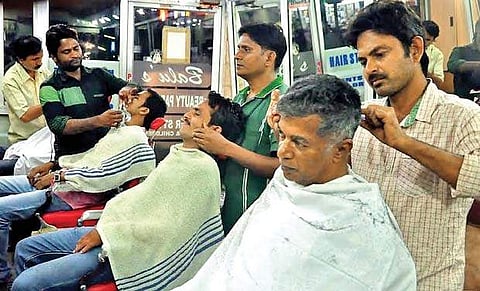 സംസ്ഥാനത്ത് ശനിയും ഞായറും ബാര്ബര് ഷോപ്പുകള് തുറക്കാം;ഇരുപതാം തീയതിക്ക് ശേഷം ഇളവ്