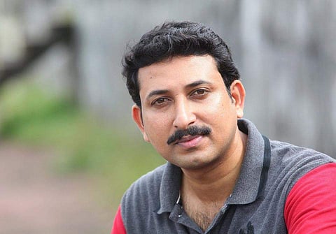 'ക്ലോണ് റിപ്പബ്ലിക്കിലെ ഡിനോസര് മുട്ടകള്'- സുദീപ് ടി. ജോര്ജ് എഴുതിയ കവിത