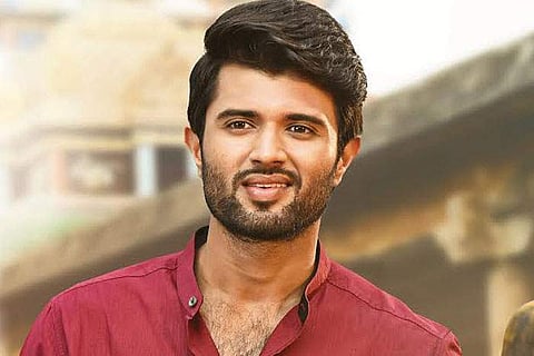 ആരാധകരുടെ സംഭാവന 40 ലക്ഷത്തിലധികം; ഇരട്ടി കുടുംബങ്ങളിലേക്ക് സഹായമെത്തിക്കാന് നടന് വിജയ് ദേവരക്കൊണ്ട
