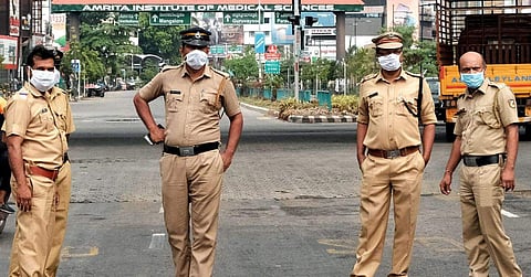 സംസ്ഥാനത്ത് രണ്ടു പൊലീസുകാര്ക്ക് കോവിഡ്; ചെന്നൈയില് നിന്നെത്തിയ ട്രക്ക് ഡ്രൈവറില് നിന്ന് വൈറസ് പകര്ന്നത് പത്തുപേര്ക്ക്