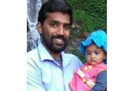 നോര്ക്കയില് രജിസ്റ്റര് ചെയ്ത് കാത്തിരുന്നത് ദിവസങ്ങള്; ബിഹാറില് നിന്ന് കോഴിക്കോട്ടേക്കുള്ള കാര് യാത്ര അവസാനിച്ചത് അപകടത്തില്; അച്ഛനും മകളും മരിച്ചു