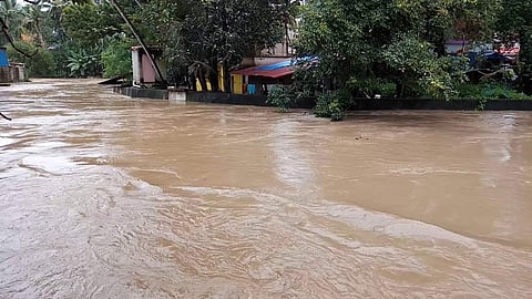 തിരുവനന്തപുരത്ത് കിള്ളിയാര് കരകവിഞ്ഞൊഴുകുന്നു; 85 കുടുംബങ്ങളെ മാറ്റിപ്പാര്പ്പിച്ചു
