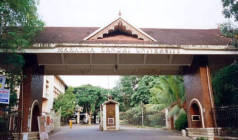 എംജി സര്വകലാശാല വിദ്യാര്ത്ഥികള്ക്ക് താമസിക്കുന്ന ജില്ലയില് പരീക്ഷയെഴുതാം: ഓപ്ഷന് നല്കേണ്ട അവസാന തീയതി 25