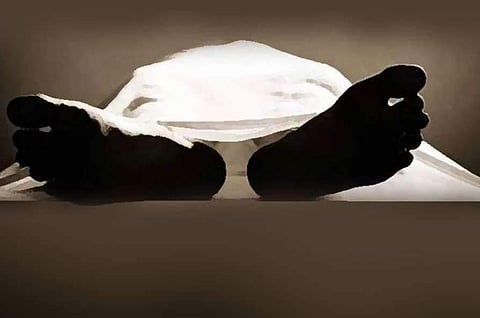 പ്ലൈവുഡ് ഫാക്ടറിയുടെ പുകക്കുഴലിനുളളില് കത്തിക്കരിഞ്ഞ നിലയില് മൃതദേഹം, ദുരൂഹത
