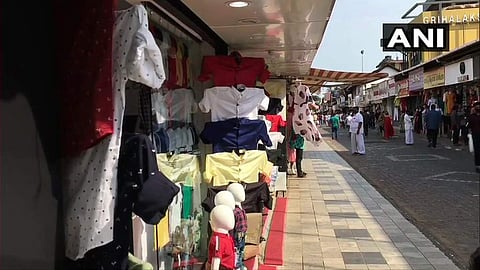 പെരുന്നാള്: നാളത്തെ സമ്പൂര്ണ ലോക്ക്ഡൗണില് ഇളവുകള് പ്രഖ്യാപിച്ചു, ഇറച്ചി, മത്സ്യക്കടകള്ക്ക് രാവിലെ ആറുമുതല് ഉച്ചയ്ക്ക് 11 വരെ തുറക്കാം