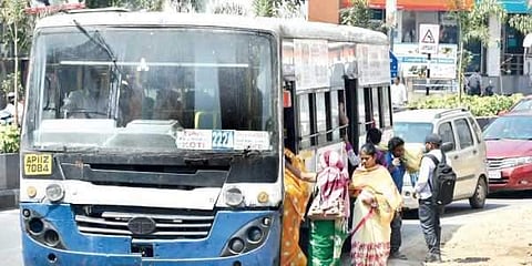 പൊതുഗതാഗതം ഉടന് ആരംഭിക്കും; മാര്ഗനിര്ദേശങ്ങള് തയ്യാറാക്കുന്നതായി കേന്ദ്രം