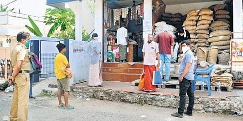മഞ്ഞ കാർഡുകാർക്ക് ജൂണിൽ 30 കിലോ അരിയും അഞ്ച് കിലോ ഗോതമ്പും സൗജന്യം; മറ്റു വിഭാഗക്കാരുടെ റേഷൻ വിഹിതം ചുവടെ