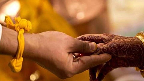 കാത്തിരുന്ന് കാത്തിരുന്ന് വിവാഹ ചടങ്ങിനെത്തി; കല്യാണത്തലേന്ന് വരന് കോവിഡ്