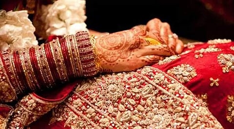 ഇന്ന് വിവാഹം നടക്കാനിരിക്കെ പ്രതിശ്രൂത വധു വീടിനുള്ളിൽ തൂങ്ങി മരിച്ച നിലയിൽ