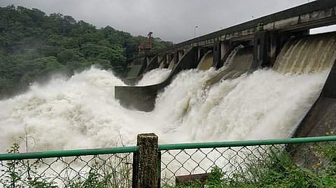 ജലനിരപ്പ് ഉയര്ന്നു, പെരിങ്ങല്ക്കുത്ത് ഡാമില് നിന്നും വെള്ളം തുറന്നുവിട്ടു ; അതീവ ജാഗ്രതാനിര്ദേശം