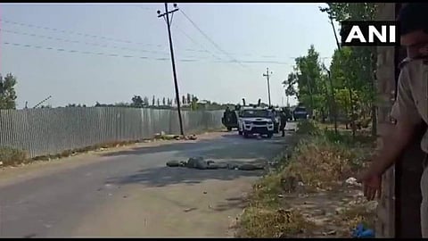 ജമ്മു കശ്മീരില് ഭീകരാക്രമണം; മൂന്ന് സുരക്ഷാ ഉദ്യോഗസ്ഥര്ക്ക് വീരമൃത്യു