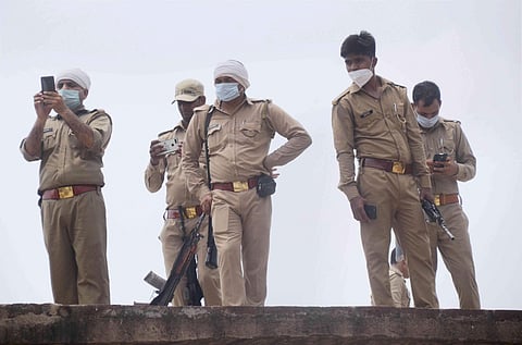 'അവിശുദ്ധ ബന്ധങ്ങളുടെ കഥകള് ഇനിയും പറയാനുണ്ടെന്ന തോന്നല് അവസാനിപ്പിക്കാതെ അയാള് പോയി'
