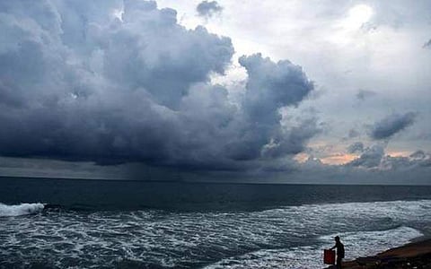 ഒന്നിനു പിറകെ മറ്റൊന്നായി ന്യൂനമര്ദ്ദങ്ങള്; വരാനിരിക്കുന്നത് അതിശക്തമായ മഴ; മുന്നറിയിപ്പുമായി തമിഴ്നാട് വെതര്മാന്