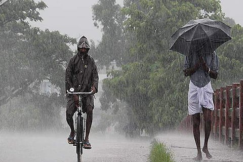 ബംഗാള് ഉള്ക്കടലില് ന്യൂനമര്ദ്ദം, 24 മണിക്കൂറിനുള്ളില് കനത്ത മഴയ്ക്ക് സാധ്യത ; ജാഗ്രതാ നിര്ദേശം