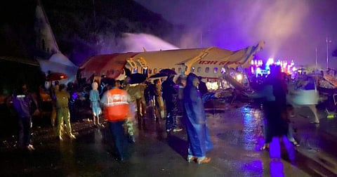 കരിപ്പൂര് വിമാന അപകടം: മരണം 16 ആയി; മരണസംഖ്യ ഇനിയും ഉയര്ന്നേക്കും; രണ്ടുപേര് വിമാനത്തില് കുടുങ്ങി