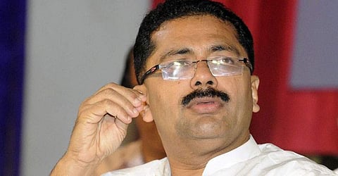 ചട്ടം ലംഘിച്ച് മതഗ്രന്ഥങ്ങള് വിതരണം ചെയ്തതില് കേസെടുത്തു ; മന്ത്രി കെ ടി ജലീലിനെ കസ്റ്റംസ് ചോദ്യം ചെയ്യും