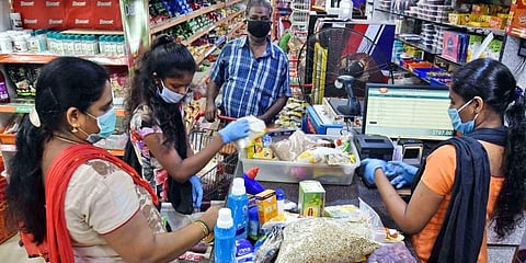 കോവിഡ് പ്രതിരോധം: ക്യു ആര് കോഡ് സ്കാന് സംവിധാനം വ്യാപകമാക്കുന്നു
