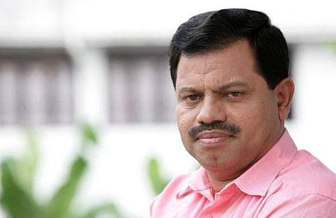 ജ്വല്ലറി നിക്ഷേപ തട്ടിപ്പ്: എം സി കമറുദ്ദീന് എംഎല്എയുടെ വീട്ടില് റെയ്ഡ്, മാനേജര് പൂക്കോയ തങ്ങള് ഒളിവിലെന്ന് പൊലീസ്