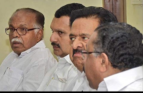 പിജെ കുര്യന് കോണ്ഗ്രസ് നേതാക്കള്ക്കൊപ്പം/ഫയല്