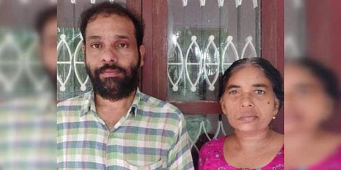 സൂര്യജിത്തിന്റെ മാതാപിതാക്കളായ രമേശനും ശോഭയും