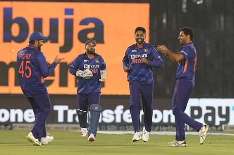 വിക്കറ്റ് നേടിയതിന് പിന്നാലെ ഇന്ത്യന് ടീമംഗങ്ങളുടെ ആഹ്ലാദപ്രകടനം/ image credit: BCCI