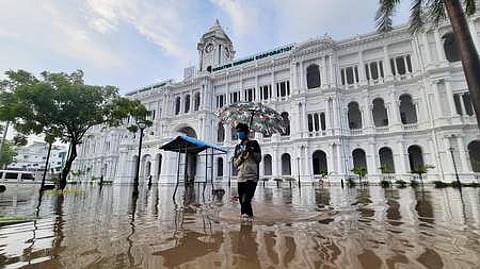 ഗ്രേറ്റര് ചെന്നൈ കോര്പ്പറേഷന് മുന്നിലെ വെള്ളക്കെട്ട്/എക്സ്പ്രസ്