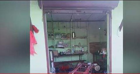 സ്ഫോടകവസ്തു പൊട്ടിത്തെറിച്ച് ചായക്കട തകര്ന്നനിലയില് , ടെലിവിഷന് ചിത്രം