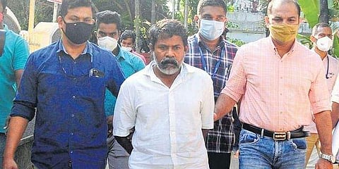 റിപ്പര് ജയാനന്ദനെ തെളിവെടുപ്പിനു കൊണ്ടുവന്നപ്പോള്/എക്സ്പ്രസ്