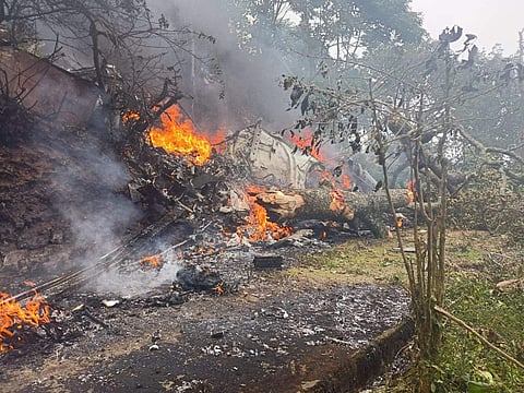 അപകടത്തില്പ്പെട്ട കോപ്റ്റര് കത്തിയമര്ന്ന നിലയില്
